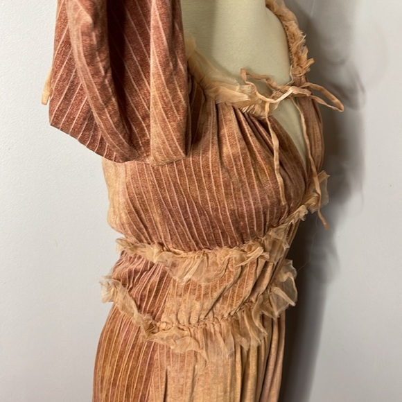 A Tentative Atelier Velvet Cottagecore Dress - Picture 5 of 9